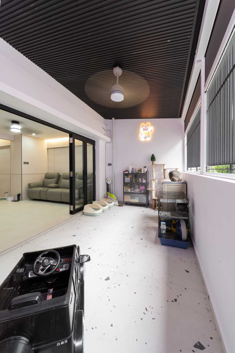 Modern Balcony with Bay Window and Window Grille