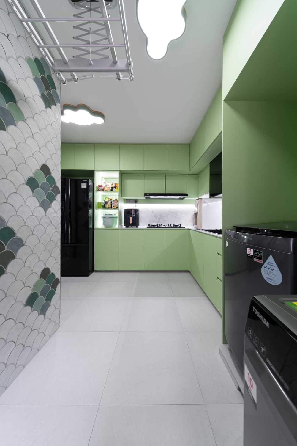 Modern Kitchen with Countertop and Homogeneous Tiles