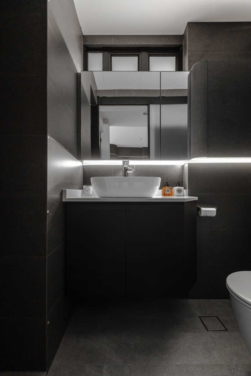 Minimalist Bathroom with Mirror and Bathroom Storage