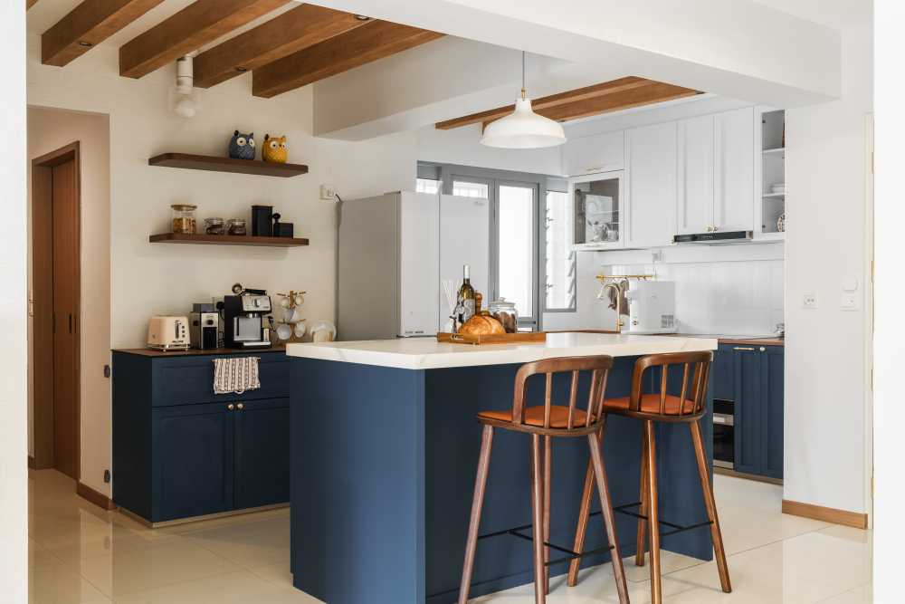 Transitional Kitchen with Homogeneous Tiles and Wood Flooring