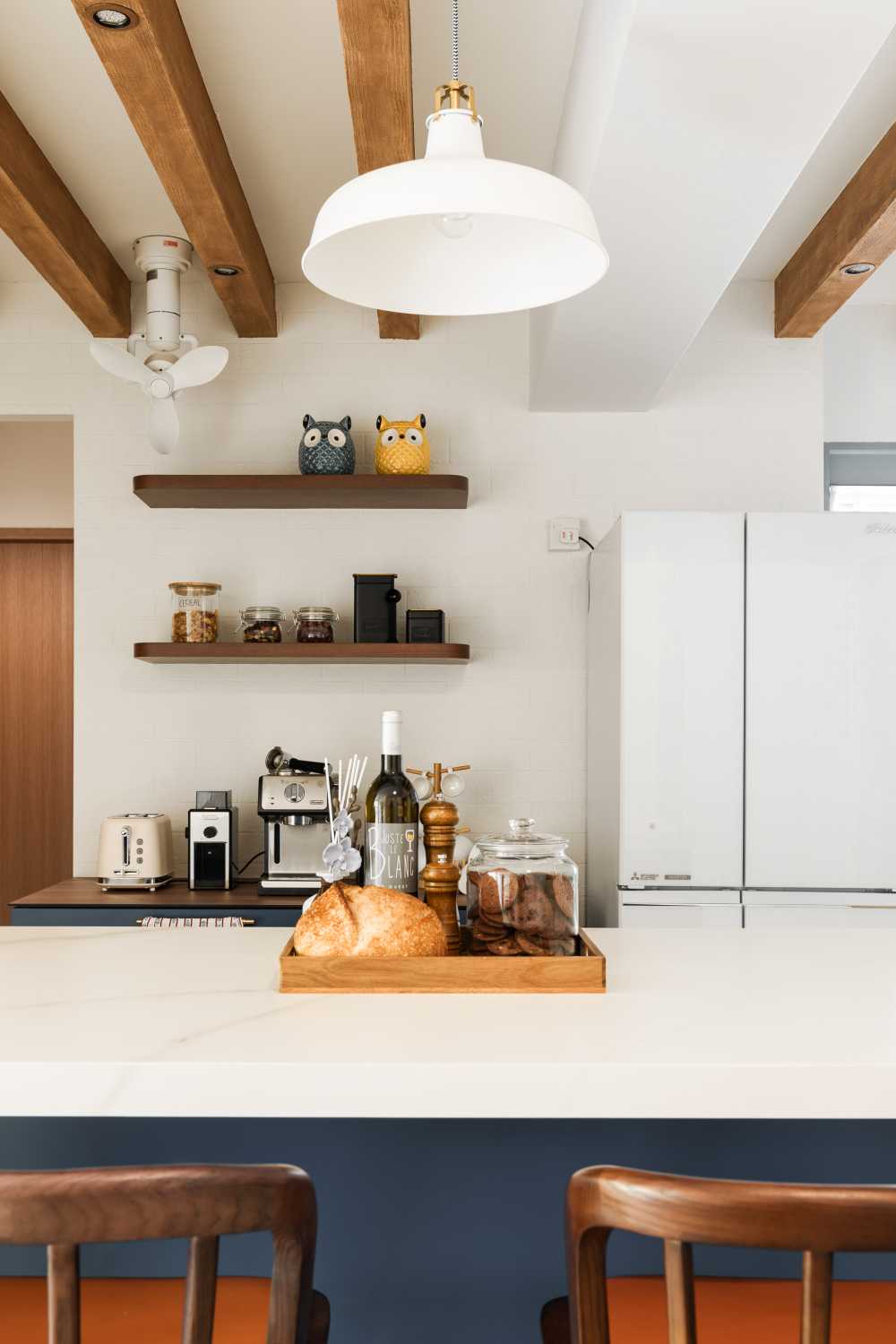 Transitional Kitchen with Kitchen Island and Open Kitchen