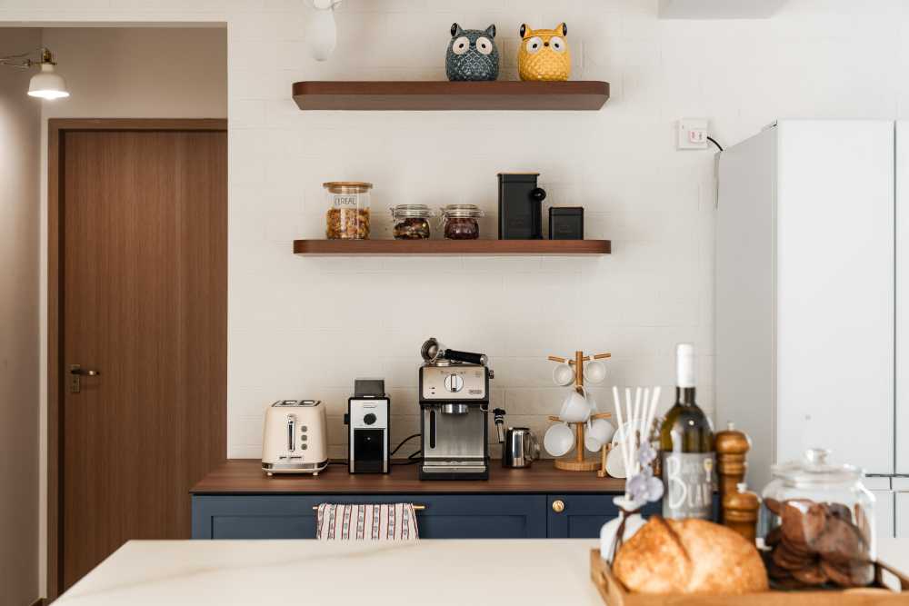 Transitional Kitchen with Kitchen Backsplash and Kitchen Accessories