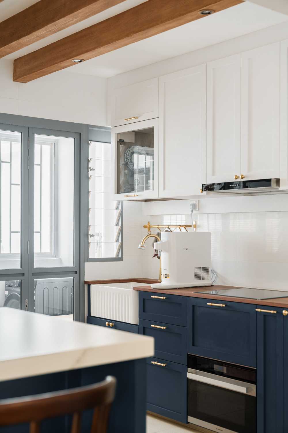 Transitional Kitchen with Open Kitchen and Kitchen Backsplash