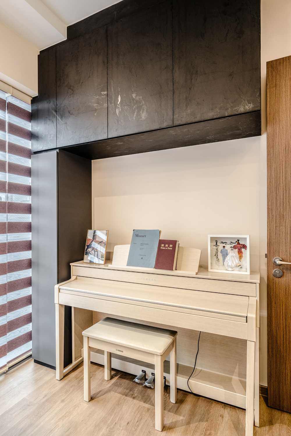 Contemporary Home Office with Bookshelf and Desk