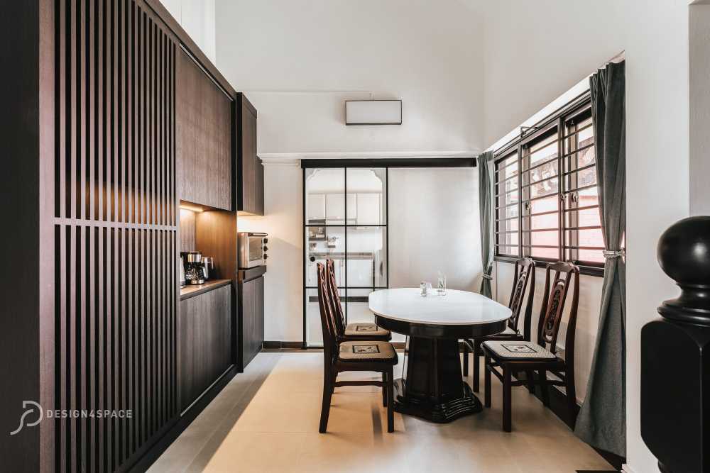 Transitional Dining Room with Dining Table and Dining Chairs
