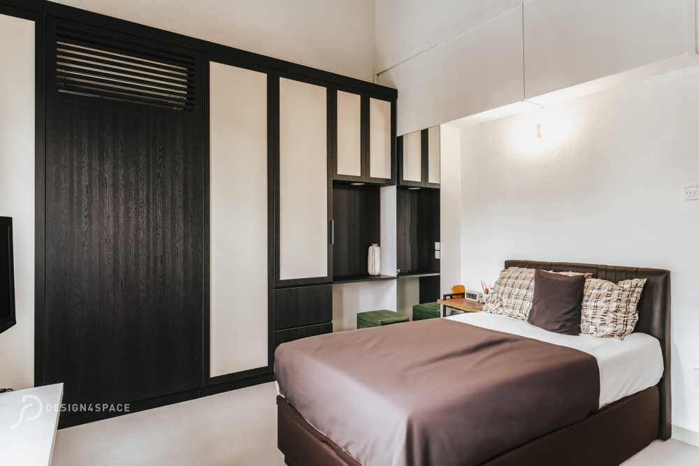 Transitional Bedroom with Queen Bed and Single Bed