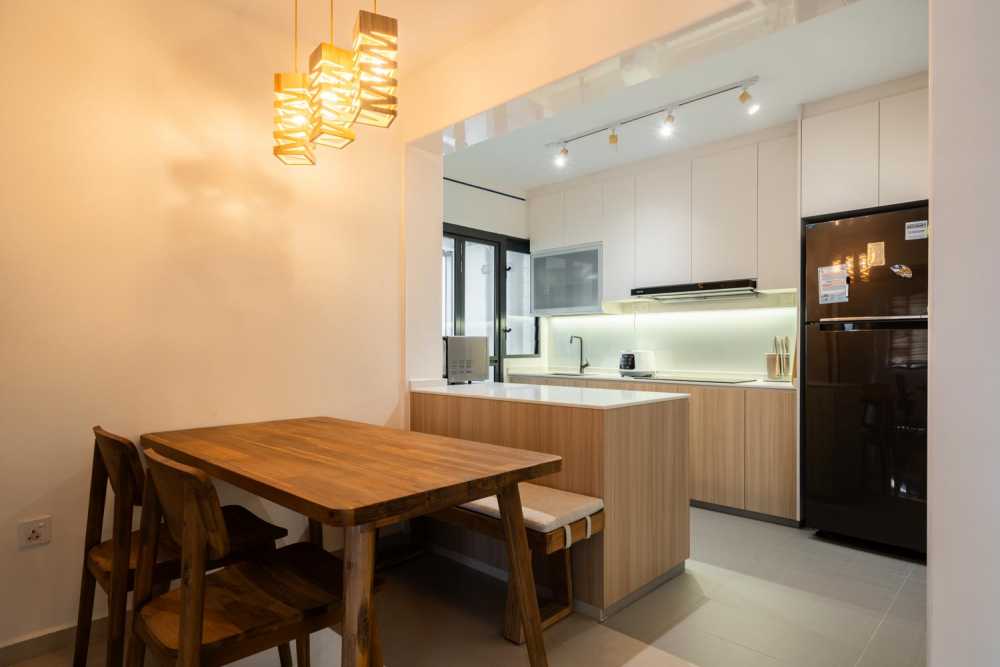 Scandinavian Kitchen with Open Kitchen and Kitchen Backsplash