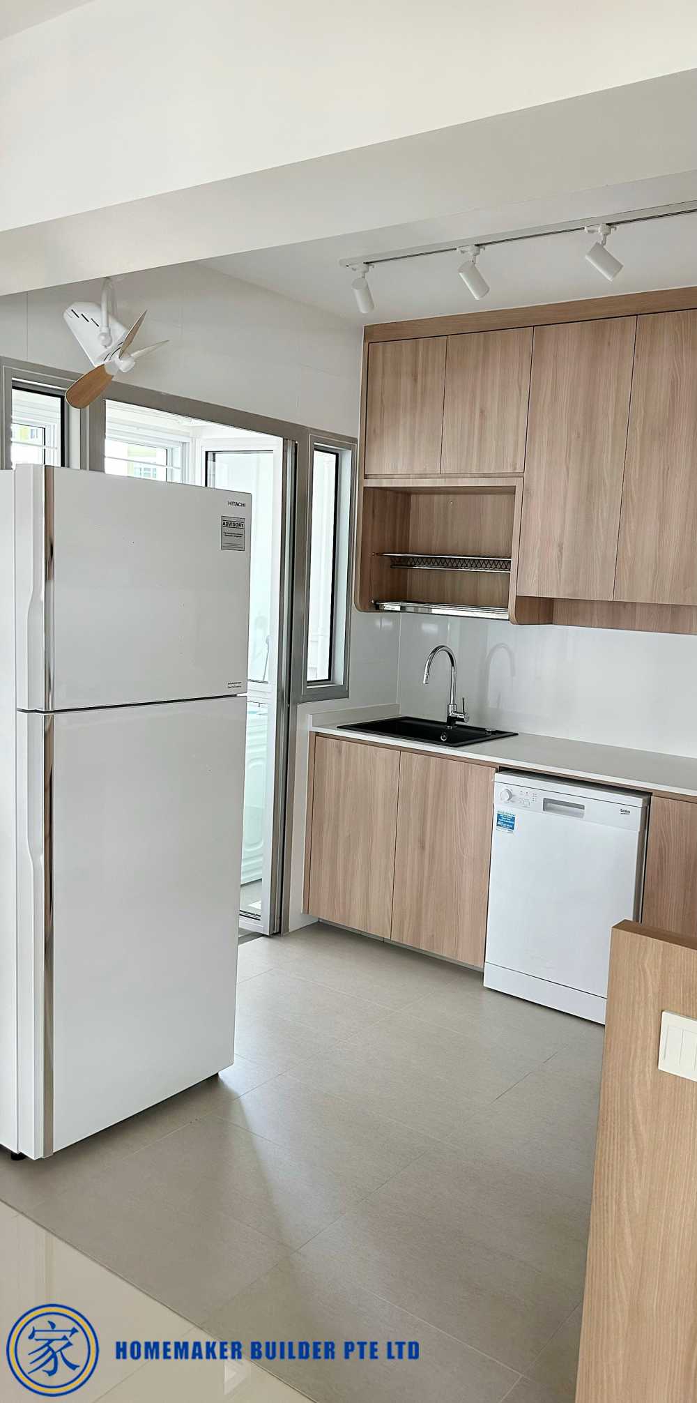 Scandinavian Kitchen with Open Kitchen and Kitchen Backsplash