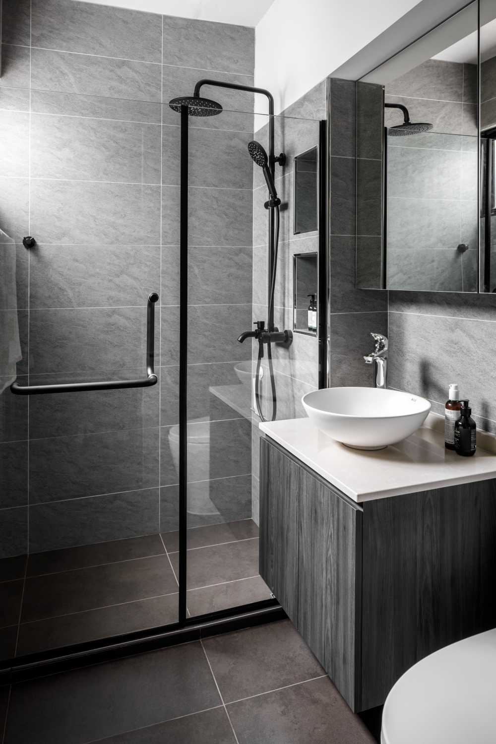 Contemporary Bathroom with Countertop and Bathroom Sinks