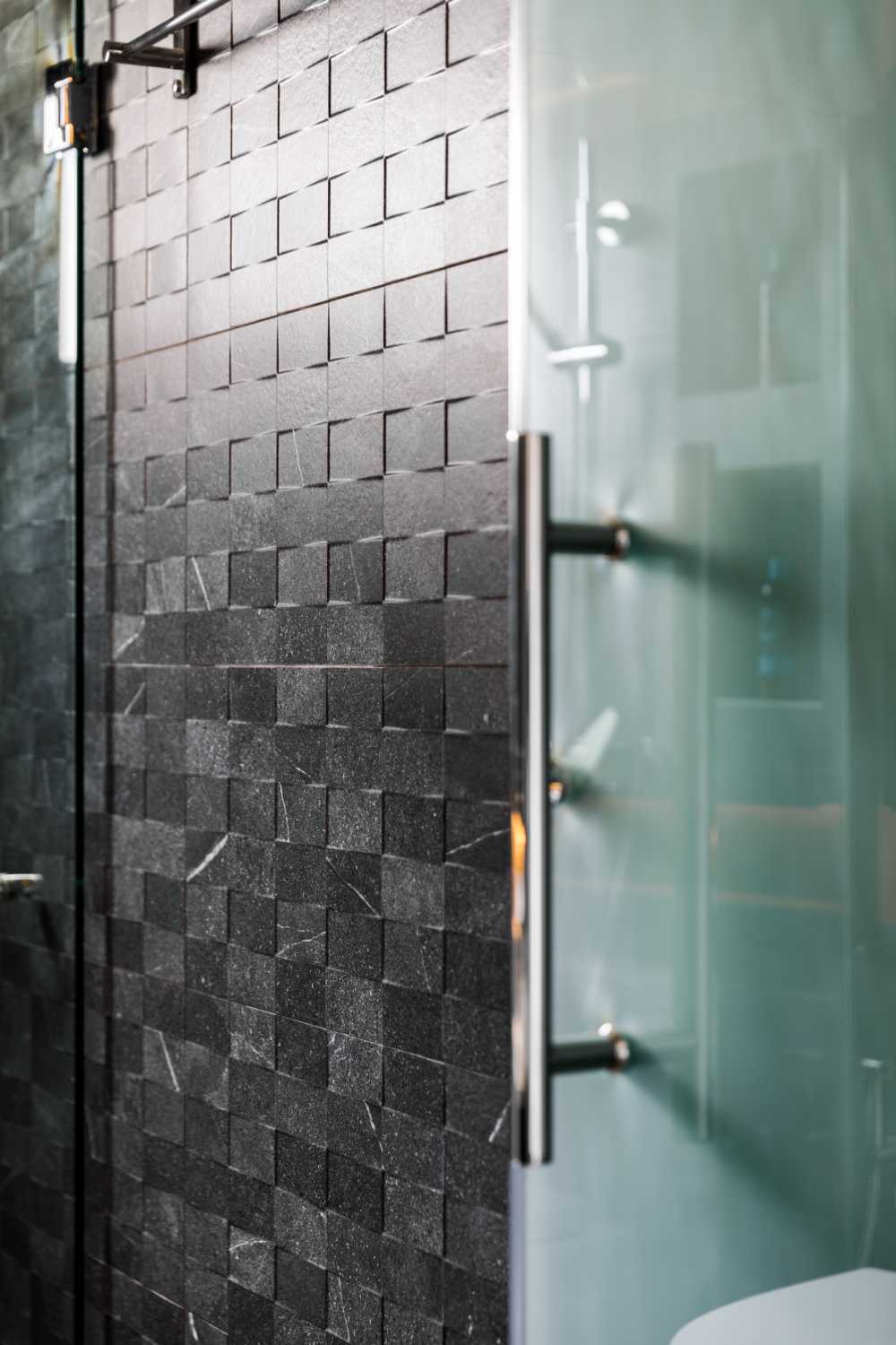 Modern Bathroom with Homogeneous Tiles and Mirror