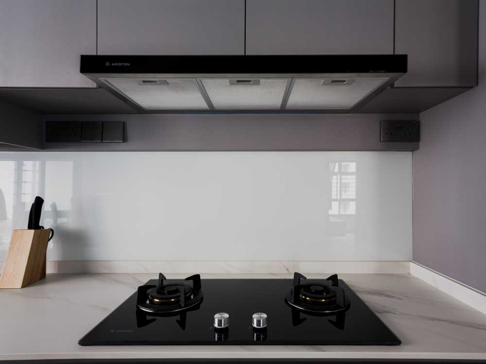 Minimalist Kitchen with Countertop and Kitchen Backsplash