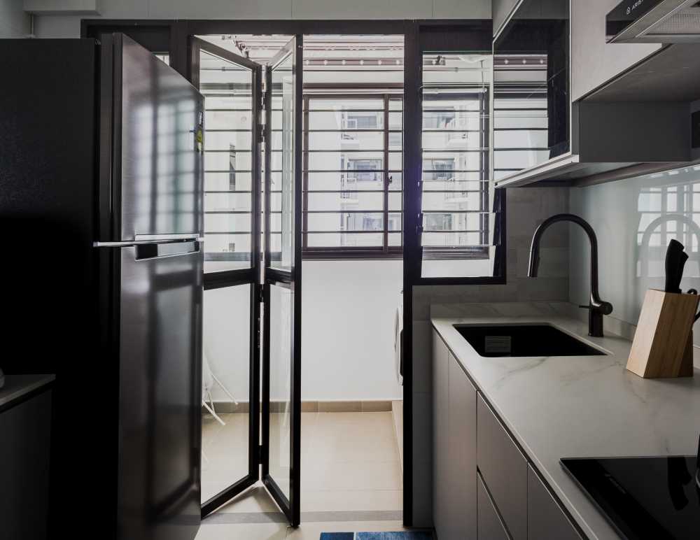 Minimalist Kitchen with Countertop and Open Kitchen