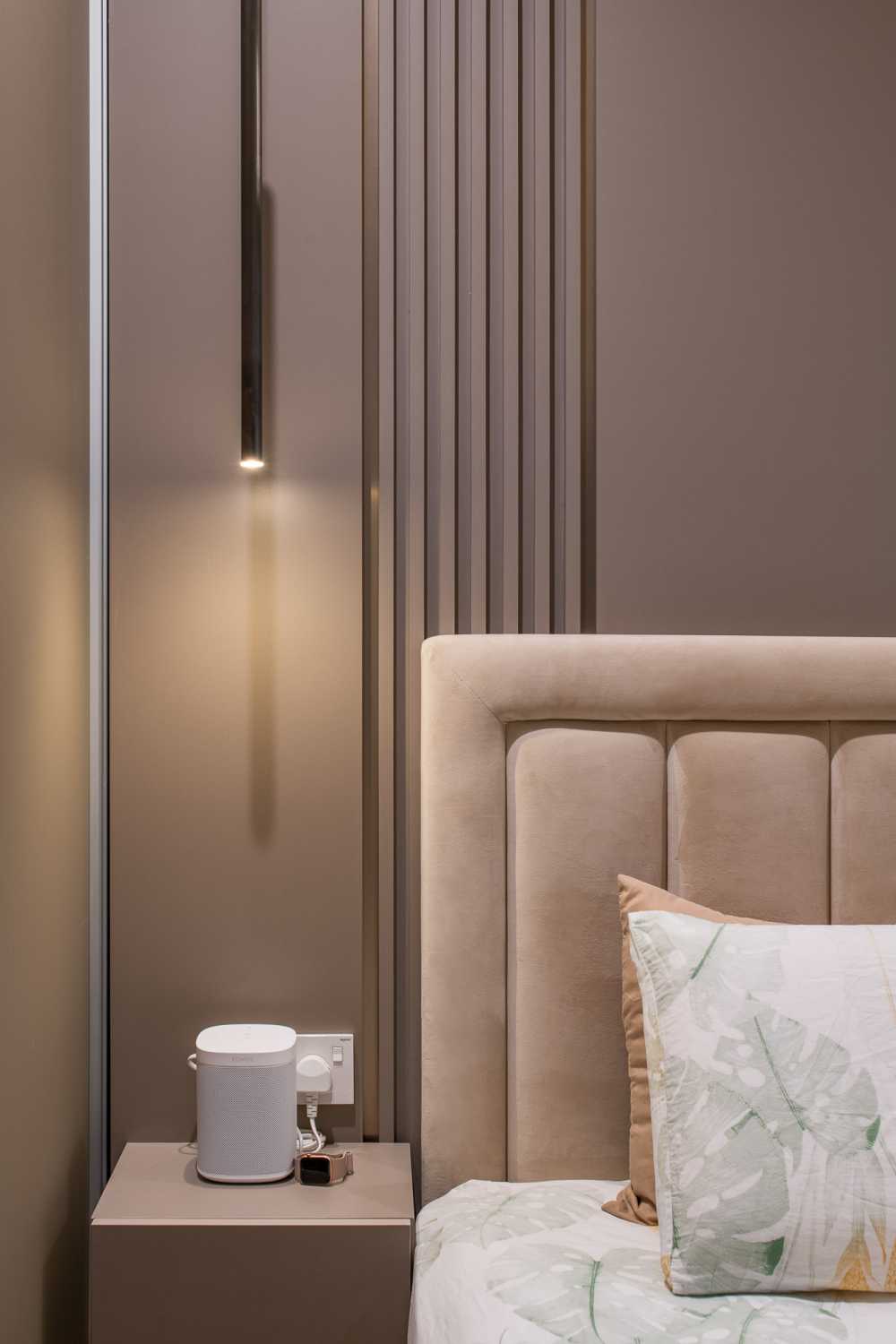 Contemporary Bedroom with Queen Bed and Bed