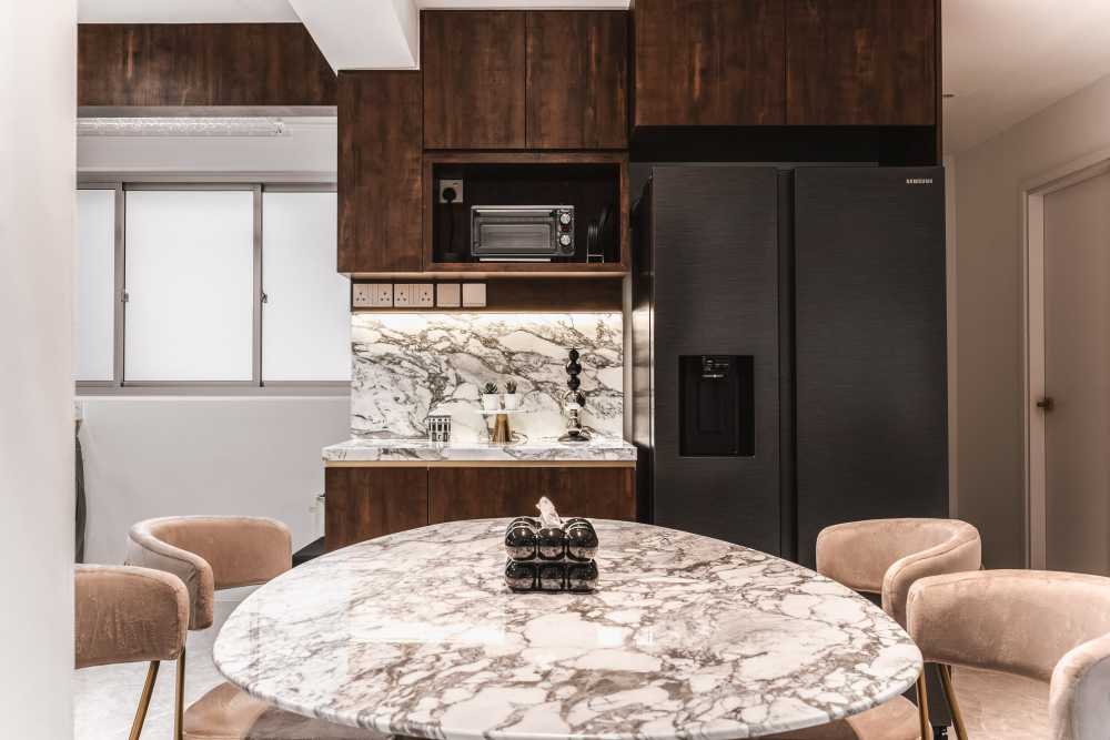 Modern Kitchen with Vinyl Flooring and Kitchen Window