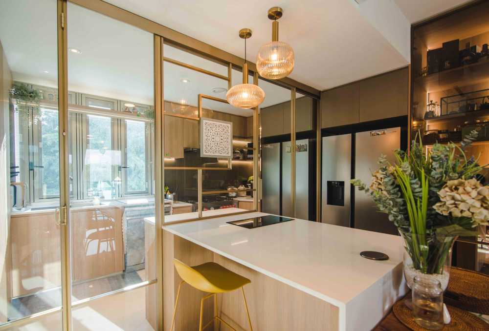 Contemporary Kitchen with Kitchen Island and Open Kitchen