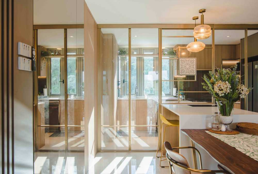 Contemporary Kitchen with Countertop and Homogeneous Tiles