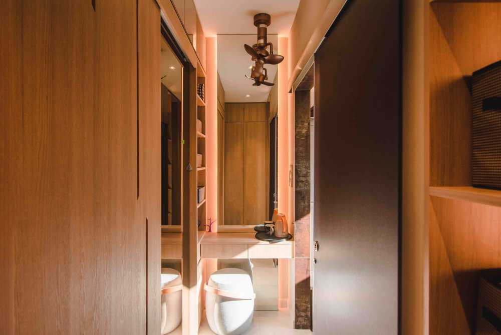 Contemporary Bedroom with Vinyl Flooring and Wardrobe