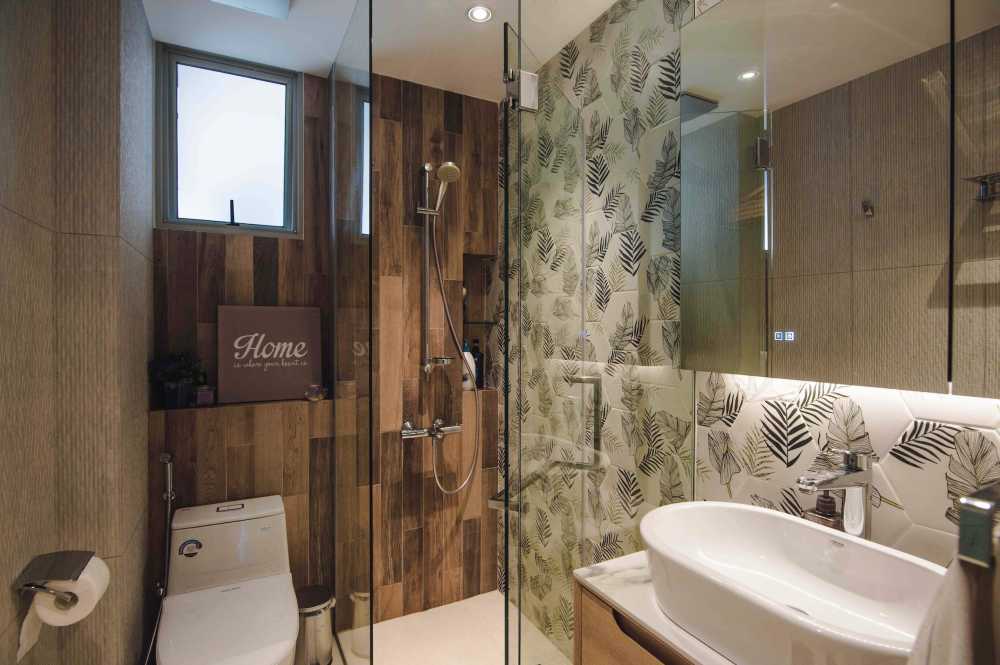 Contemporary Bathroom with Mirror and Shower Screen