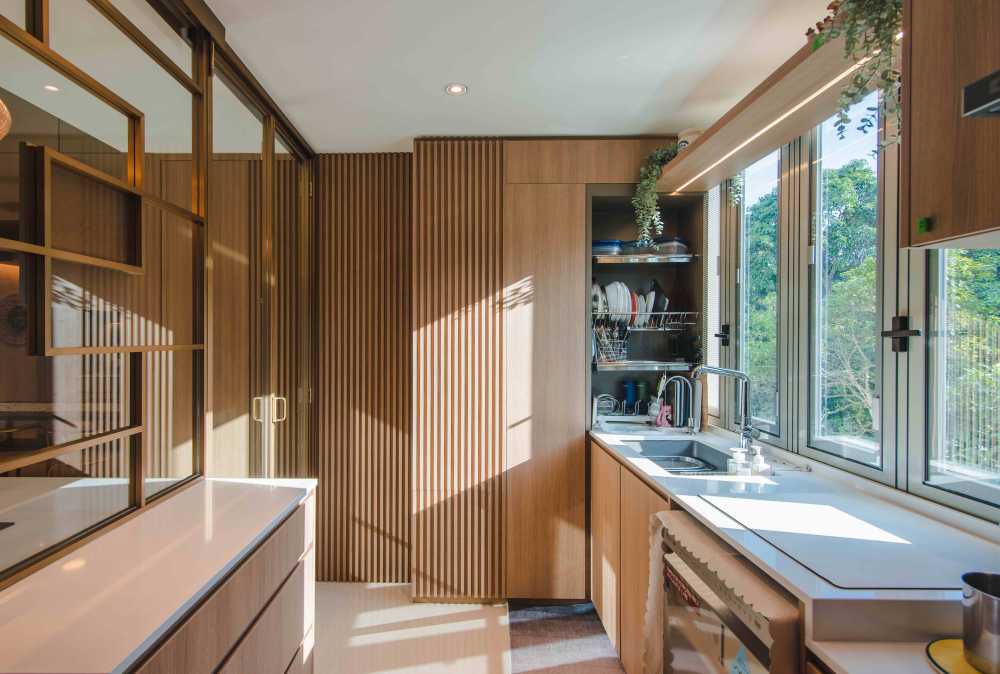 Contemporary Kitchen with Countertop and Homogeneous Tiles