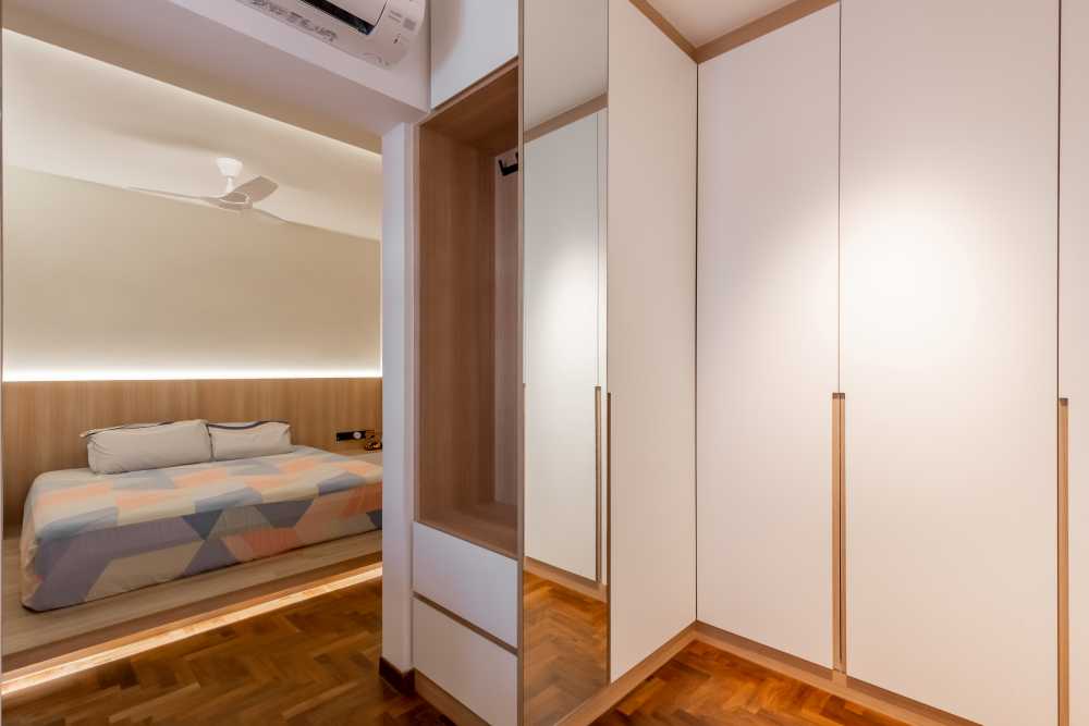 Minimalist Bedroom with Platform Bed and Wood Flooring