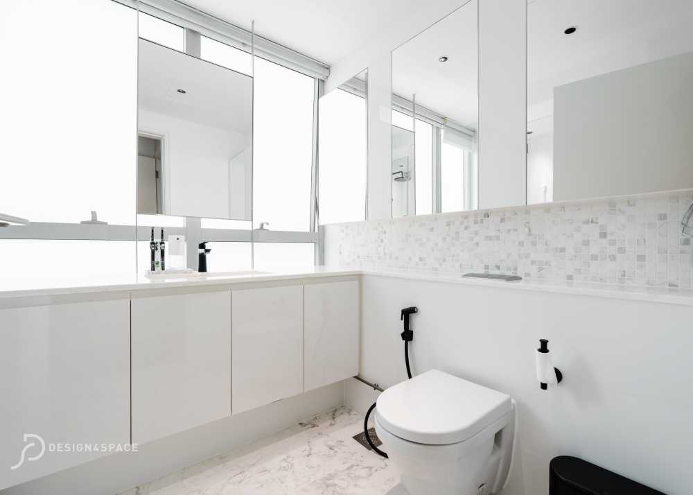 Modern Bathroom with Vinyl Flooring and Homogeneous Tiles
