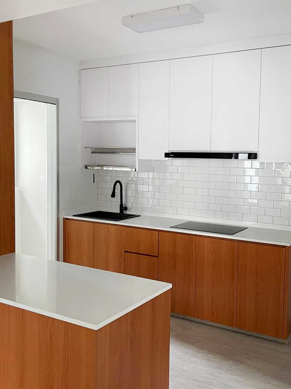 Scandinavian Kitchen with Countertop and Open Kitchen