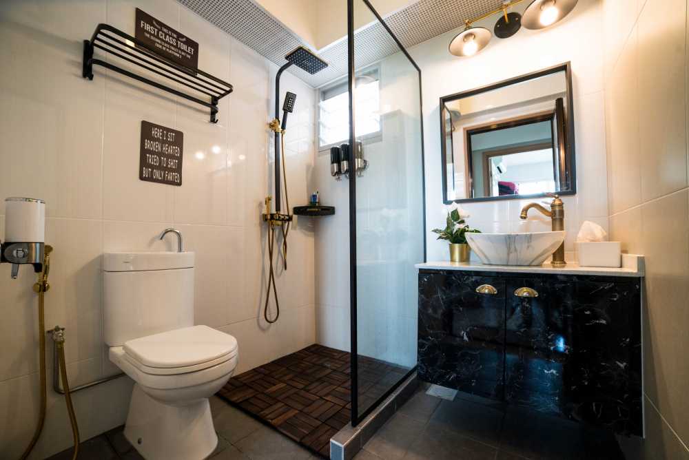 Industrial Bathroom with Homogeneous Tiles and Mirror