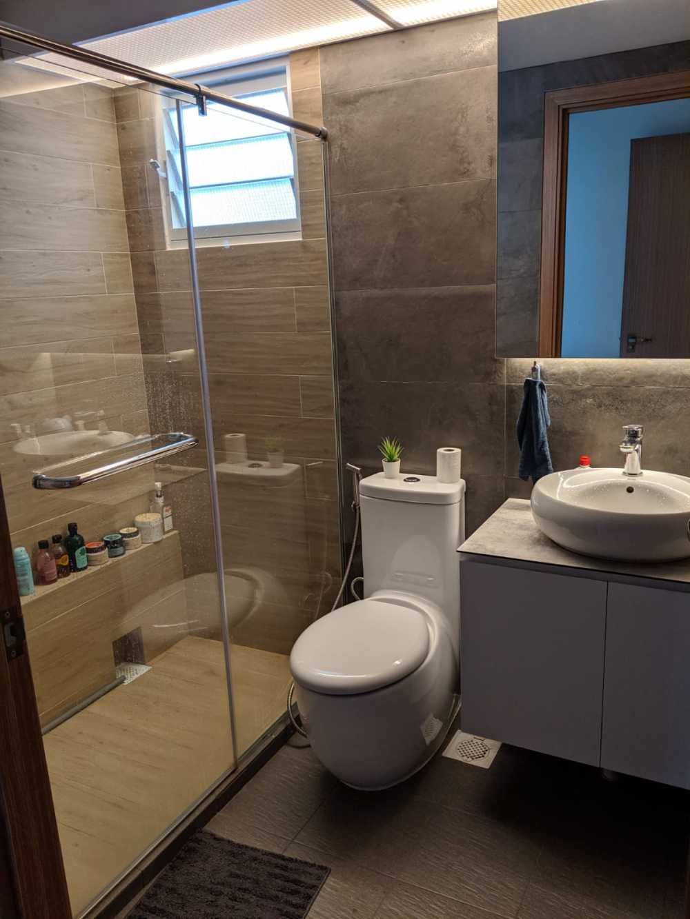 Scandinavian Bathroom with Homogeneous Tiles and Mirror