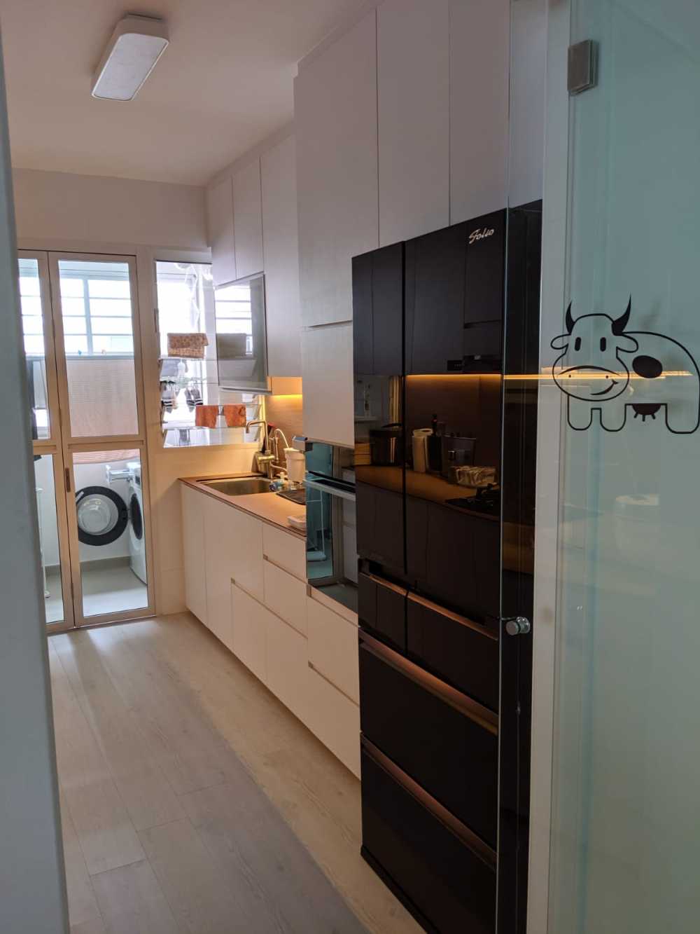 Scandinavian Kitchen with Vinyl Flooring and Homogeneous Tiles