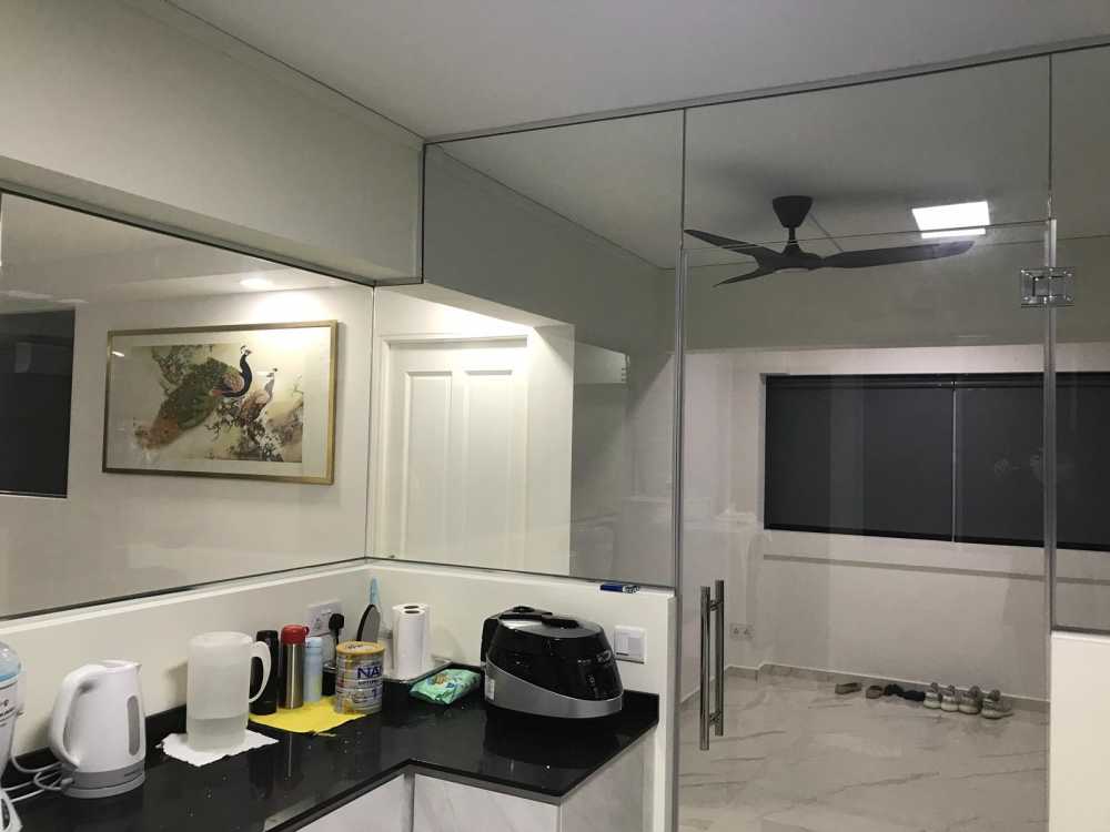Modern Living Room with Countertop and Homogeneous Tiles