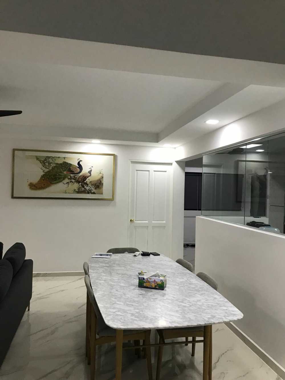 Modern Dining Room with Drop Ceiling and Dining Table