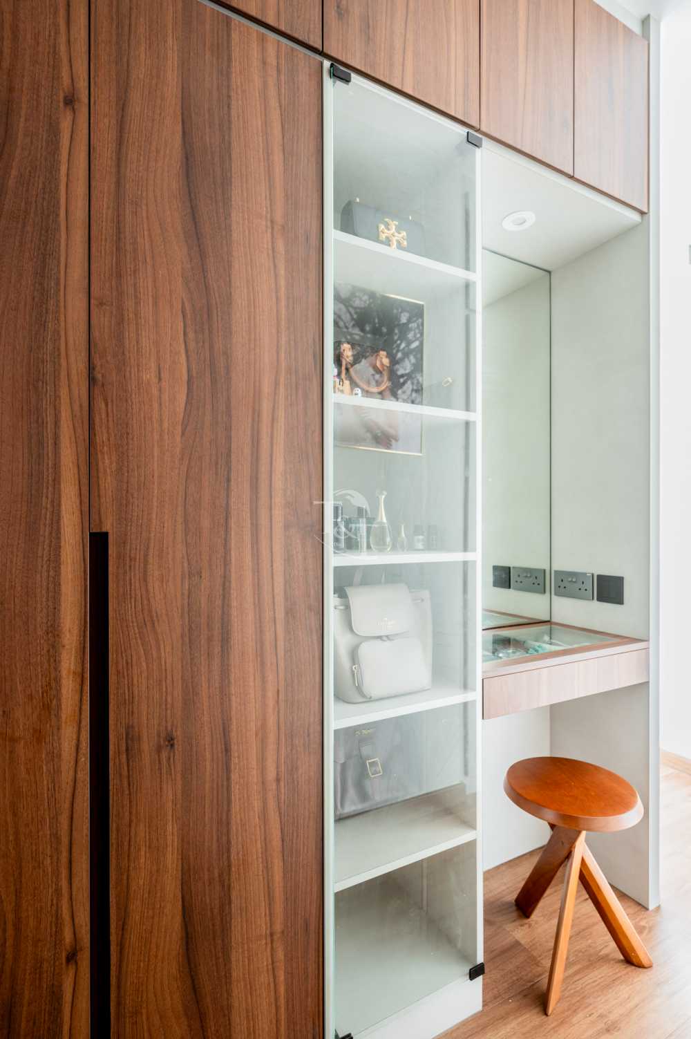 Modern Bedroom with Wood Flooring and Vanity Counter