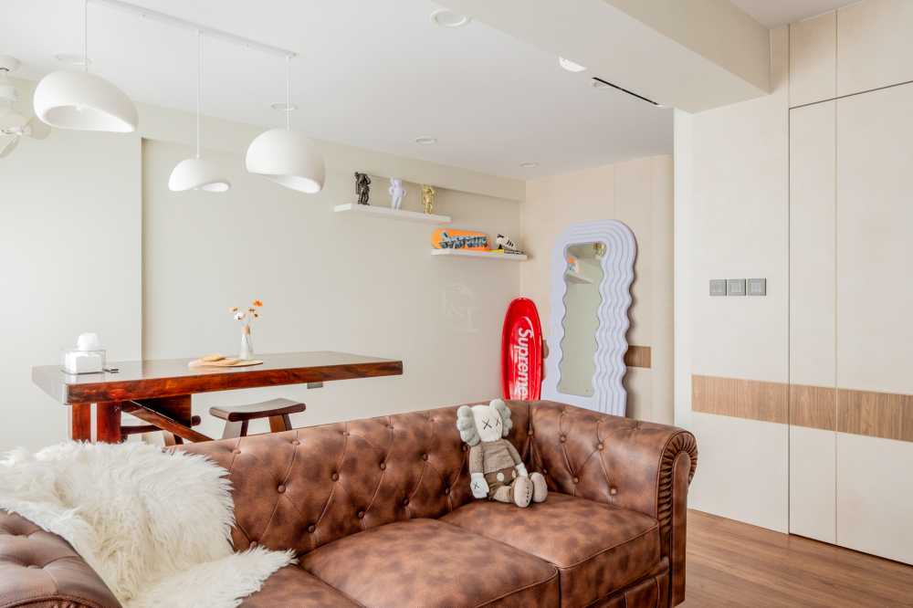 Modern Dining Room with Drop Light and Drop Ceiling