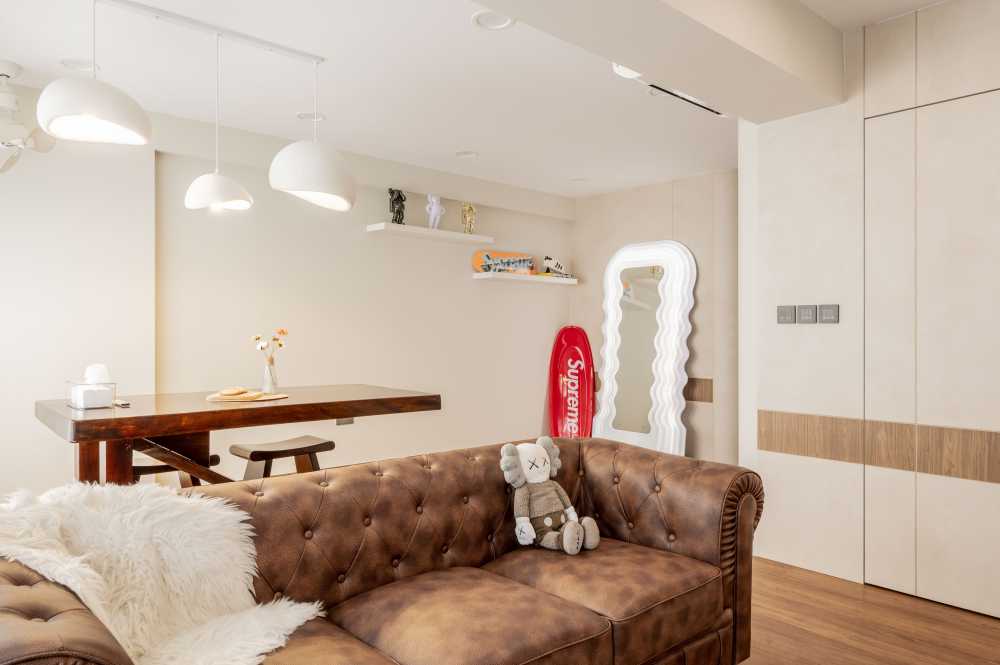 Modern Living Room with Homogeneous Tiles and Drop Ceiling