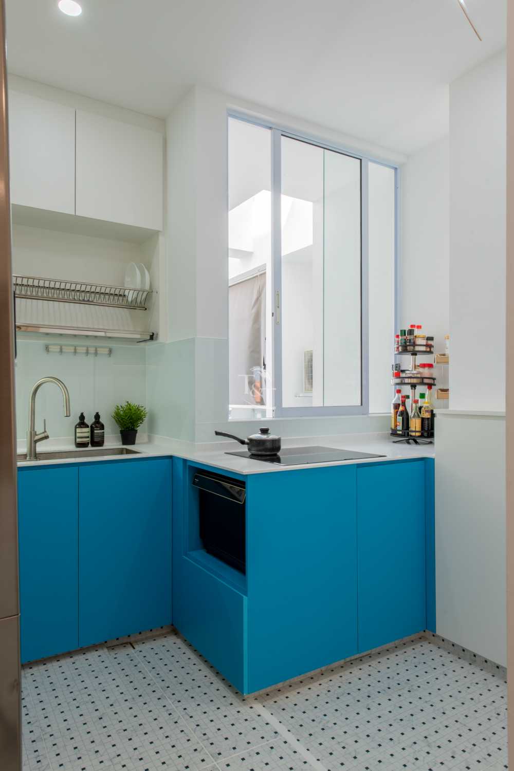Eclectic Kitchen with Countertop and Homogeneous Tiles