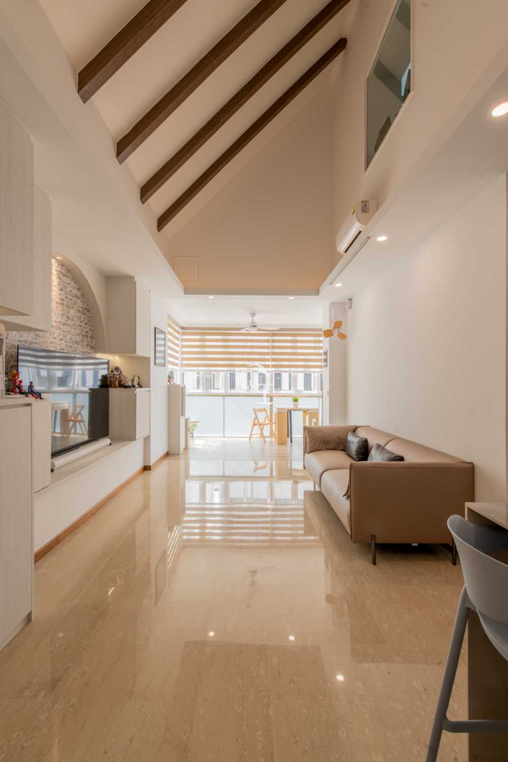 Eclectic Living Room with Countertop and Homogeneous Tiles