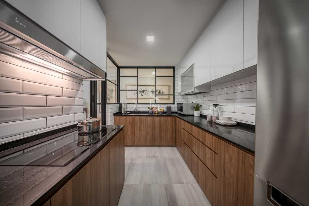 Modern Kitchen with Countertop and Homogeneous Tiles