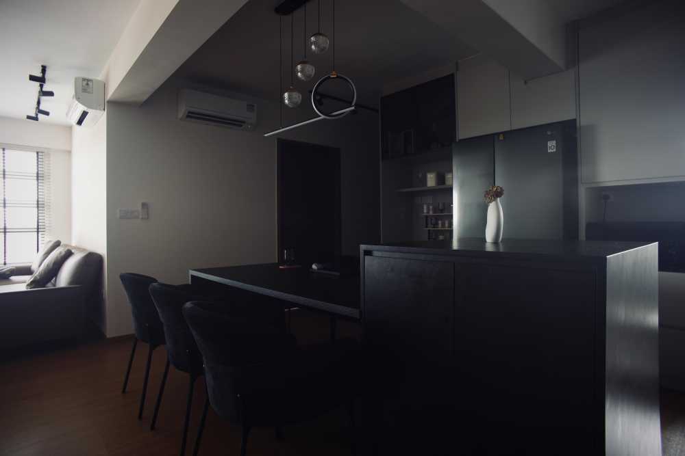 Contemporary Kitchen with Vinyl Flooring and Cupboard