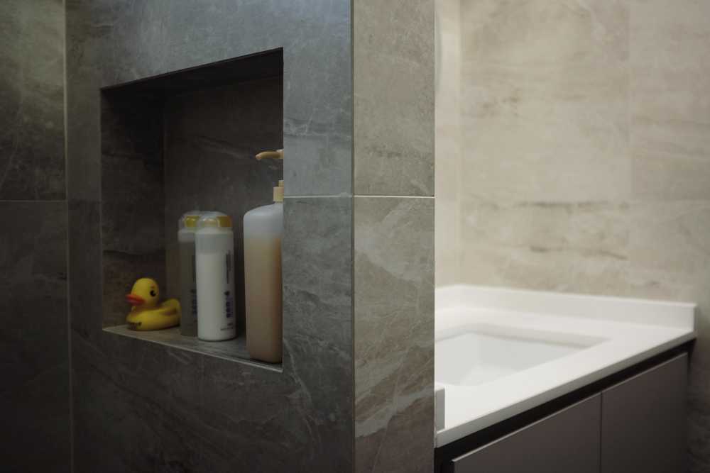 Contemporary Bathroom with Homogeneous Tiles and Bathroom Storage