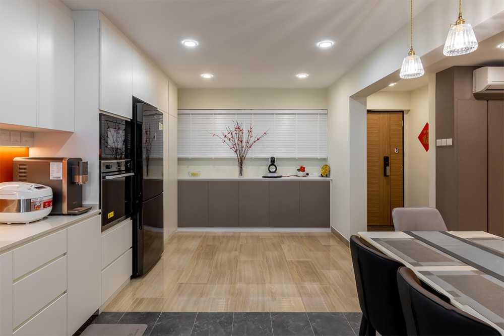 Modern Kitchen with Marble Floor and Open Kitchen