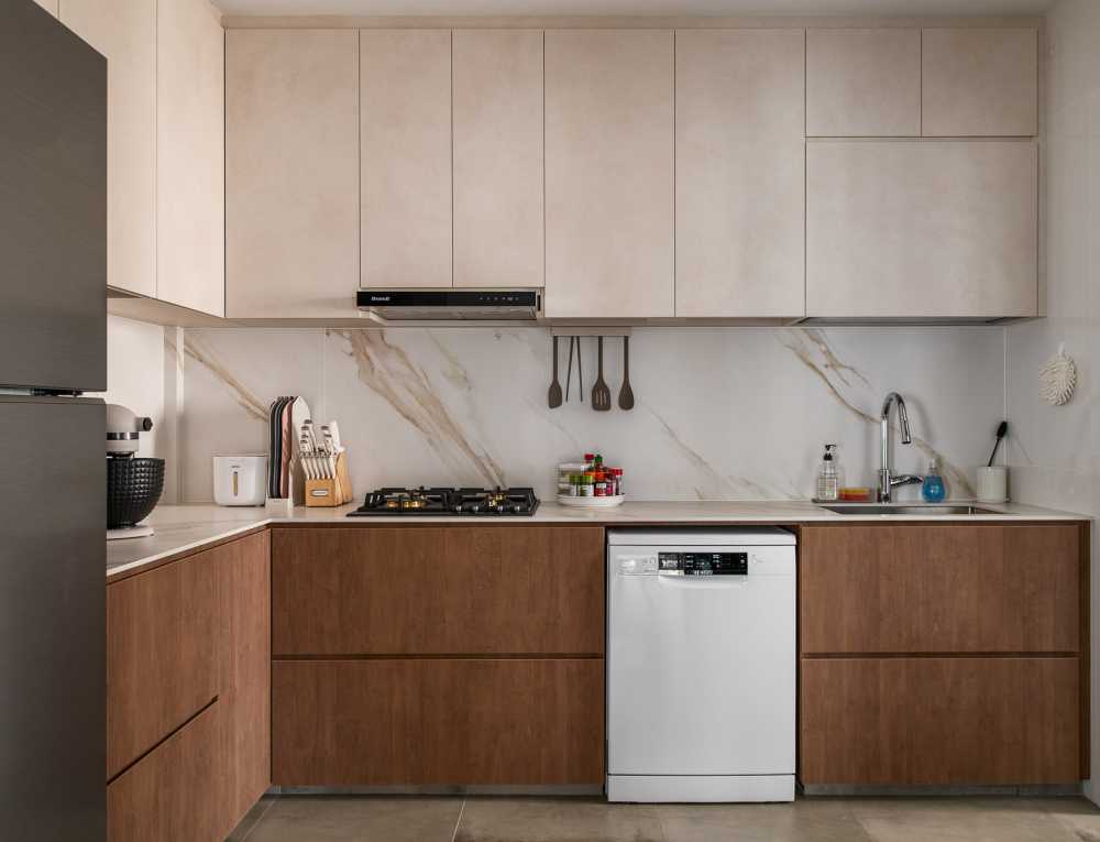 Modern Kitchen with Countertop and Open Kitchen