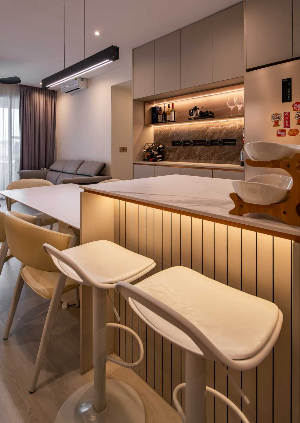 Contemporary Dining Room with Cove Lighting and Dining Table
