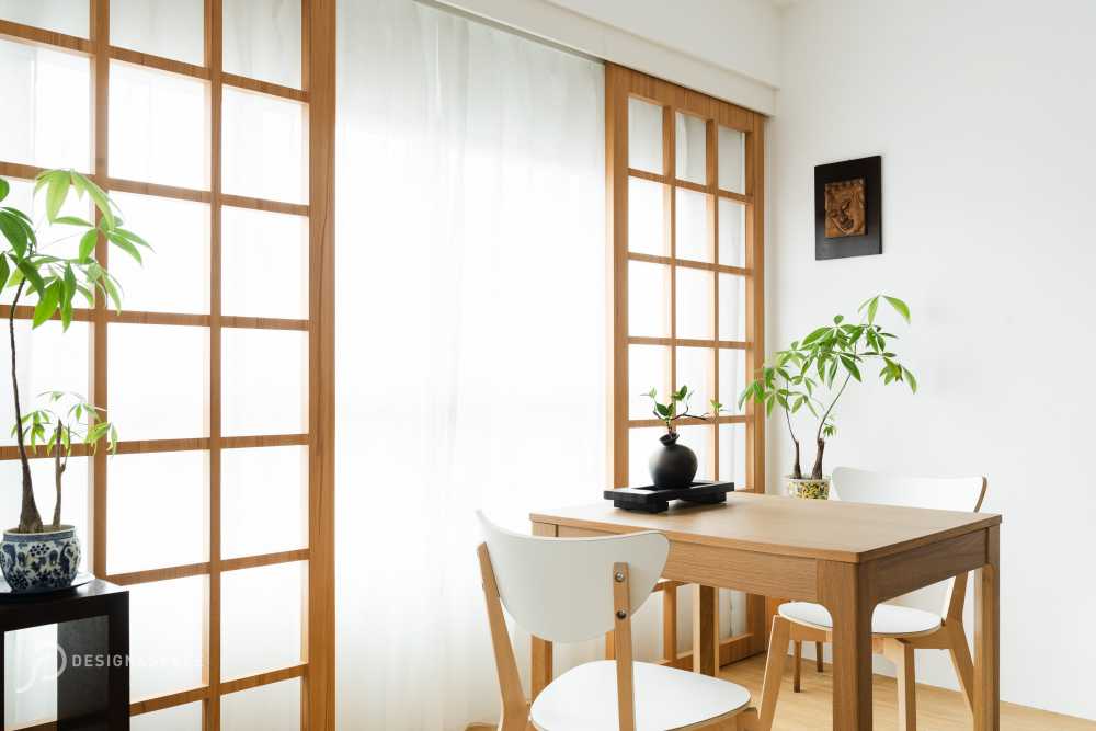 Minimalist Dining Room with Dining Table and Dining Chairs