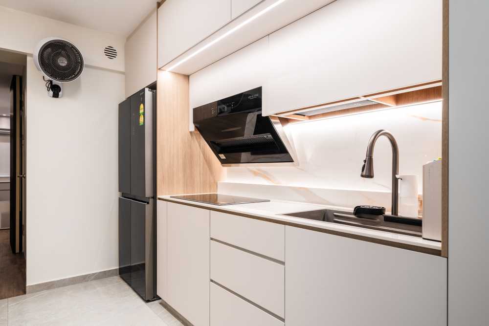 Modern Kitchen with Kitchen Window and Open Kitchen