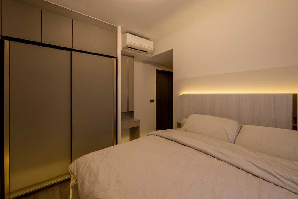 Contemporary Bedroom with Vinyl Flooring and Wardrobe