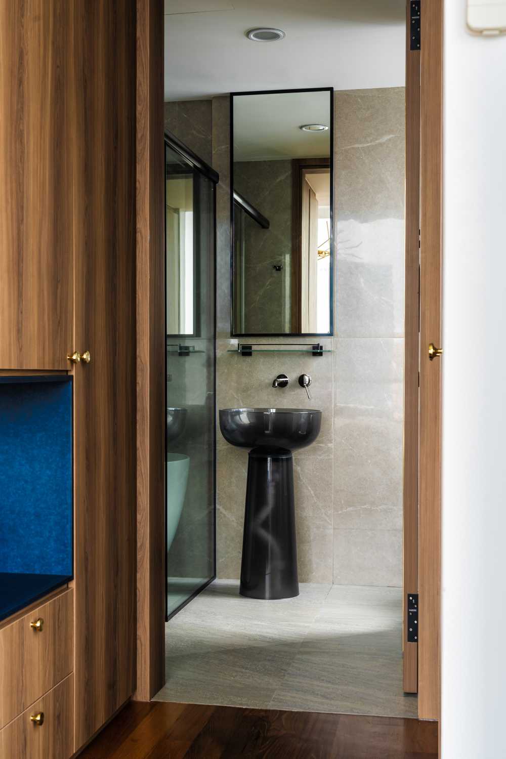 Modern Bathroom with Bathtub and Shower Screen