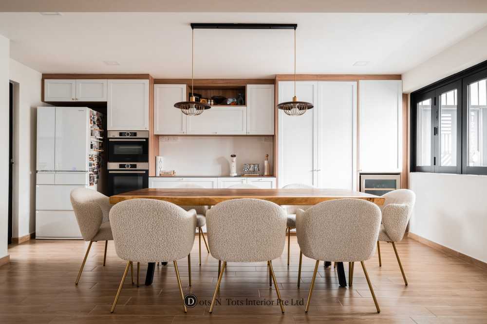 Scandinavian Dining Room with Drop Ceiling and Dining Table