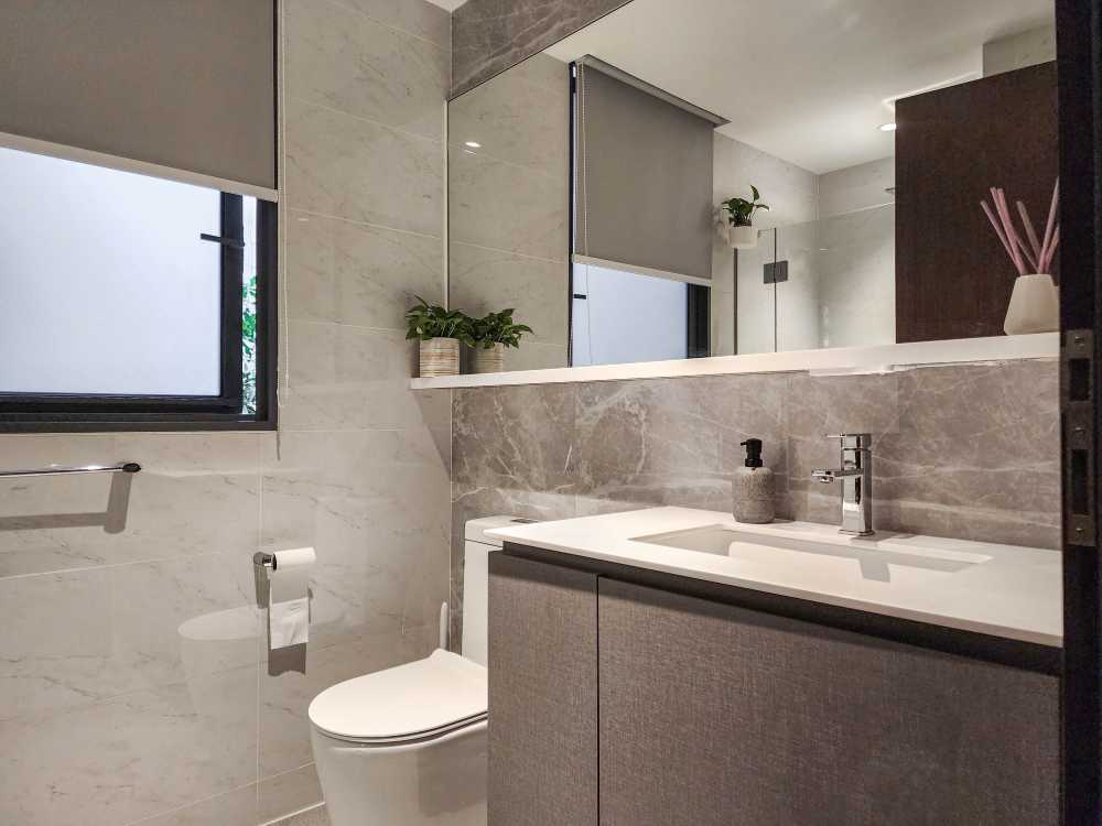 Contemporary Bathroom with Bathroom Accessories and Toilet Bowl