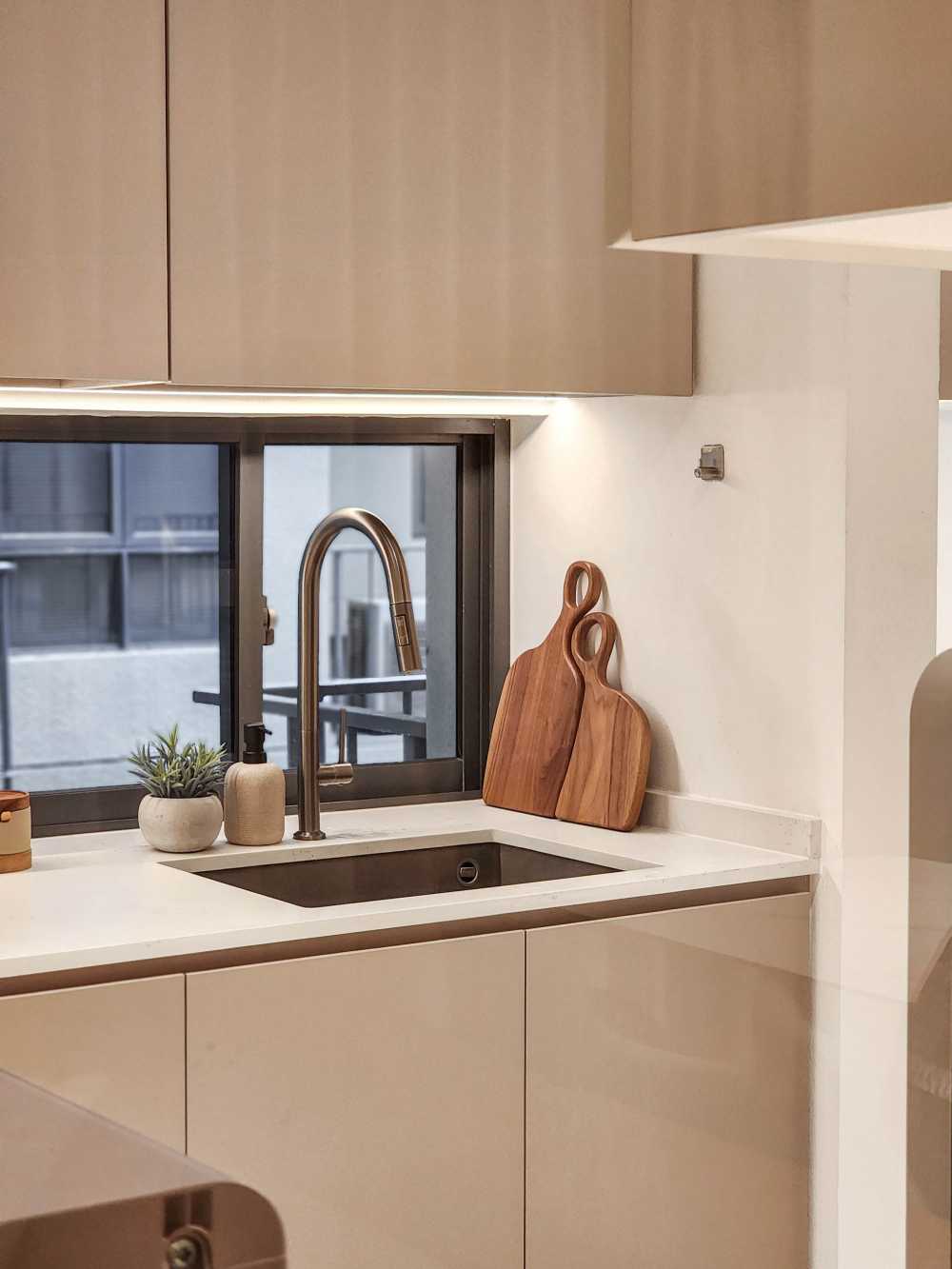 Contemporary Kitchen with Kitchen Window and Kitchen Tap