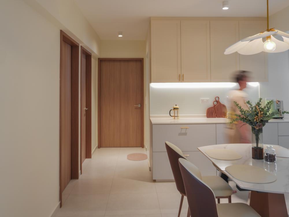 Modern Kitchen with Vinyl Flooring and Homogeneous Tiles
